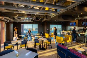 Aloft Hotel Alantic Coast Line bar and lounge