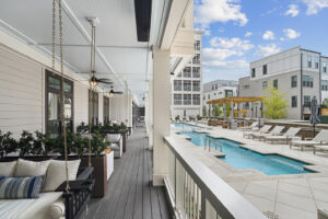 Everly Lounge Pool